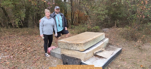 Darrell & Melissa Stewart with the mattresses, 2025:11:22 09:15:34, 30.7128374, -83.4555231 --jsq for WWALS