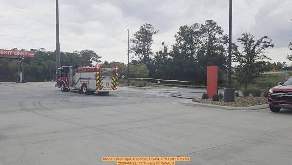 [Movie: Diesel spill, Racetrac, US-84, I-75 Exit 16 (27M), 2026-08-22, 17:15 --jsq for WWALS]