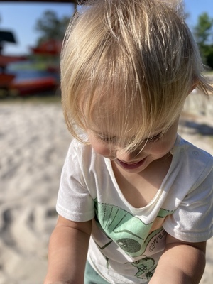 [Closeup child]