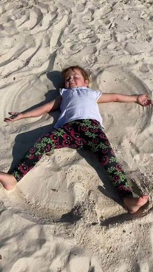 [Movie: Sand child (5.1M)]