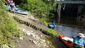 Julies on the river, more getting ready, 30.5960199, -83.2598133