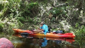 Julie Bowland painting Hardee Spring, 30.5446151, -83.2500201